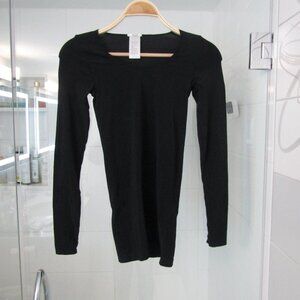 WOLFORD Black Lt Weight Stretchy Scoop Neck T Shirt Top---Sz M/Medium--Pre-Owned